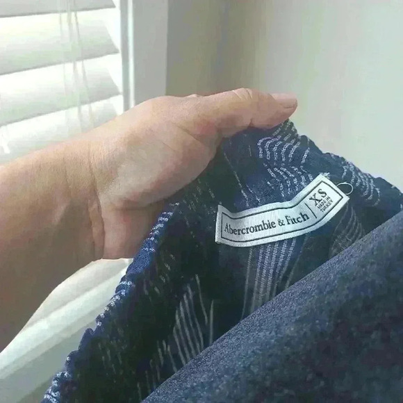 Abercrombie & Fitch Womens XS Blue And White Pinstripe Off The Shoulder Top - Picture 9 of 12